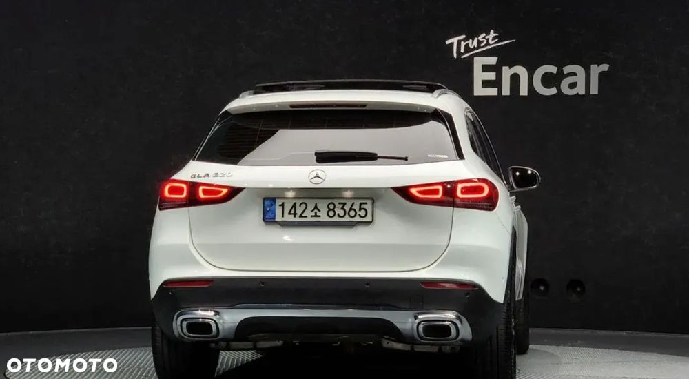 Mercedes-Benz GLA - 7