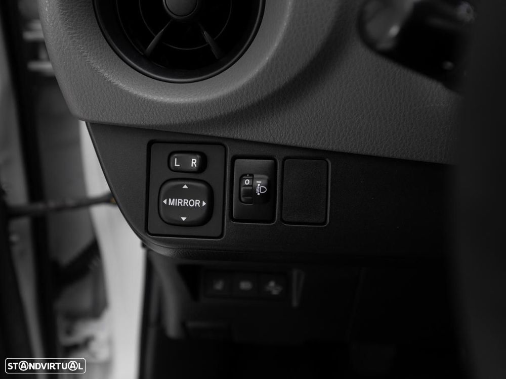 Toyota Yaris bizz 1.0 VVT-i C/IVA - 11
