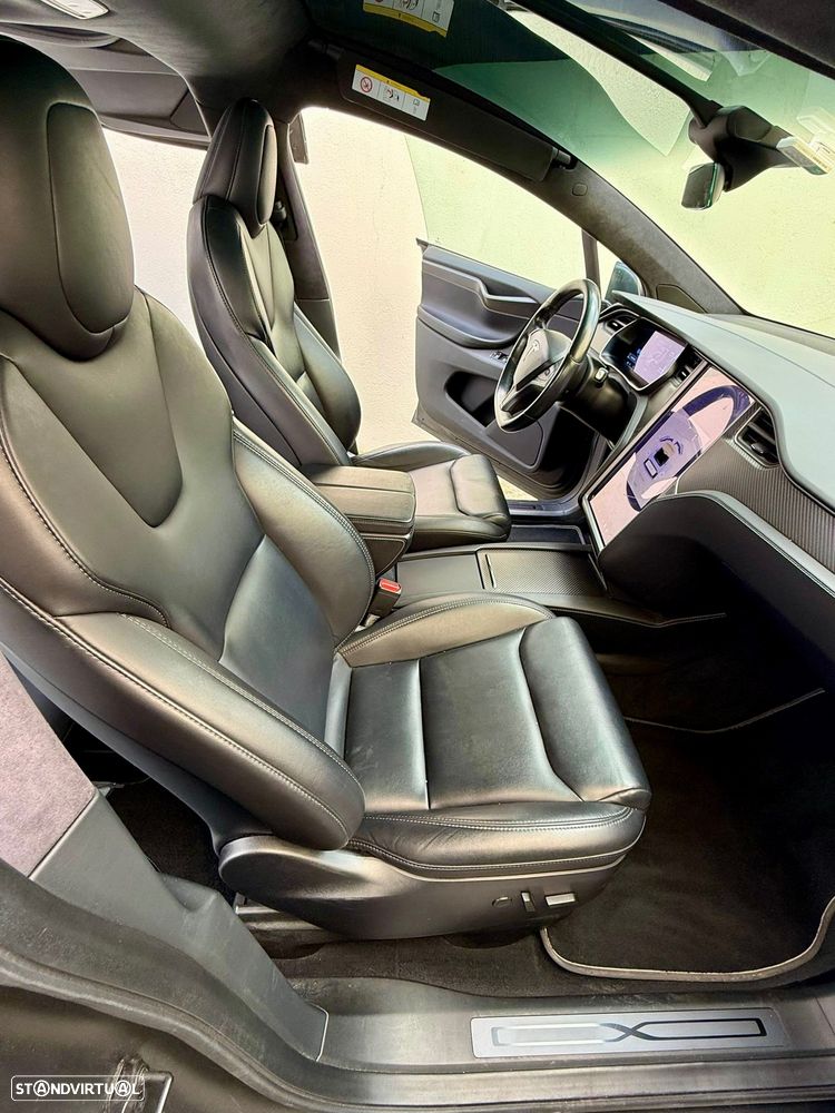 Tesla Model X - 9