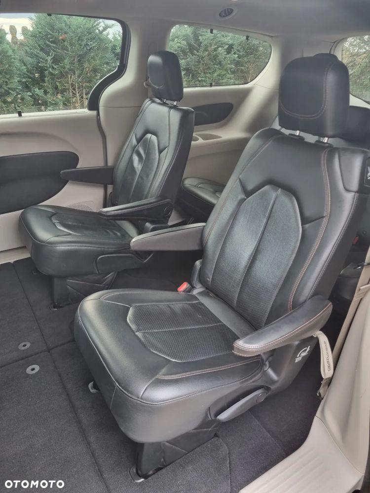 Chrysler Pacifica - 15