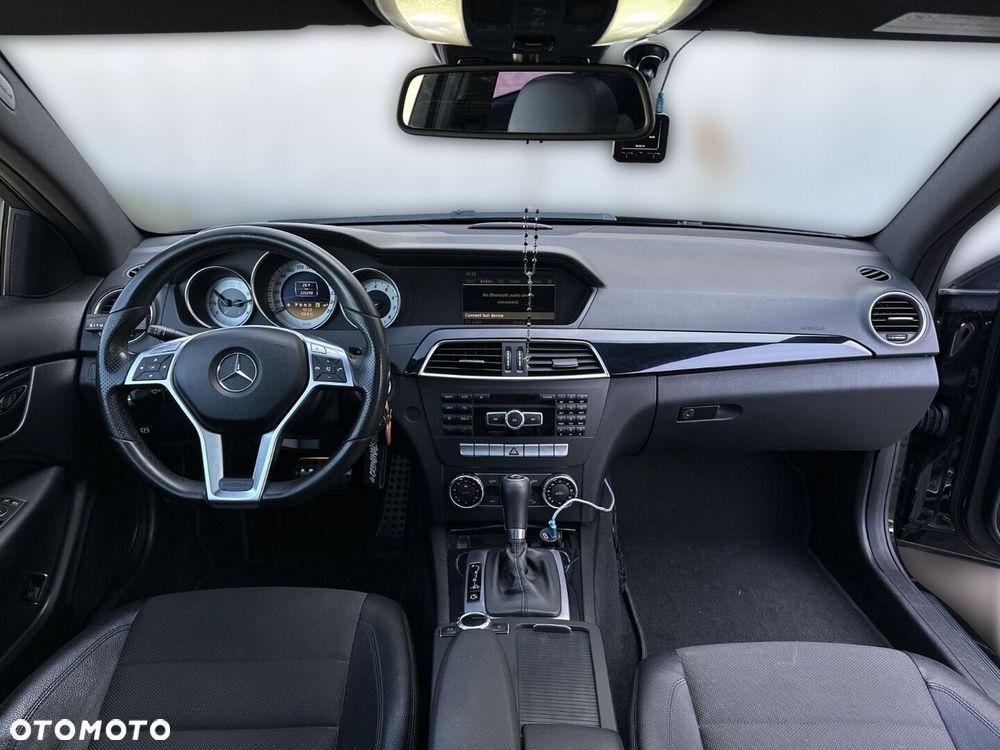 Mercedes-Benz C-Class 2011 photo 3