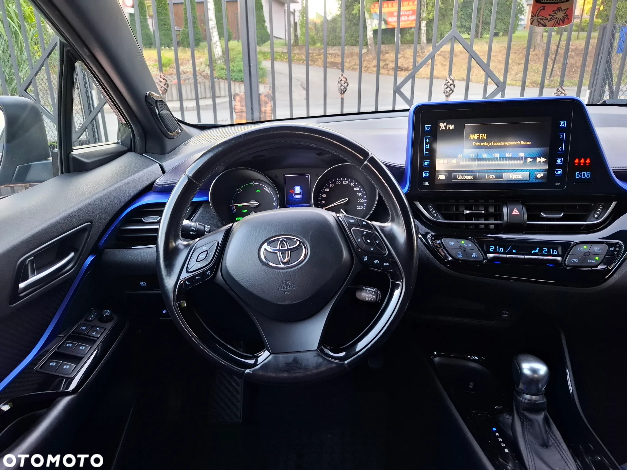 Toyota C-HR 1.8 Hybrid Neon Lime powered by JBL - 13