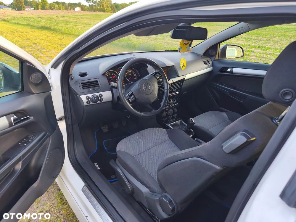 Opel Astra III GTC 1.8 Sport - 12