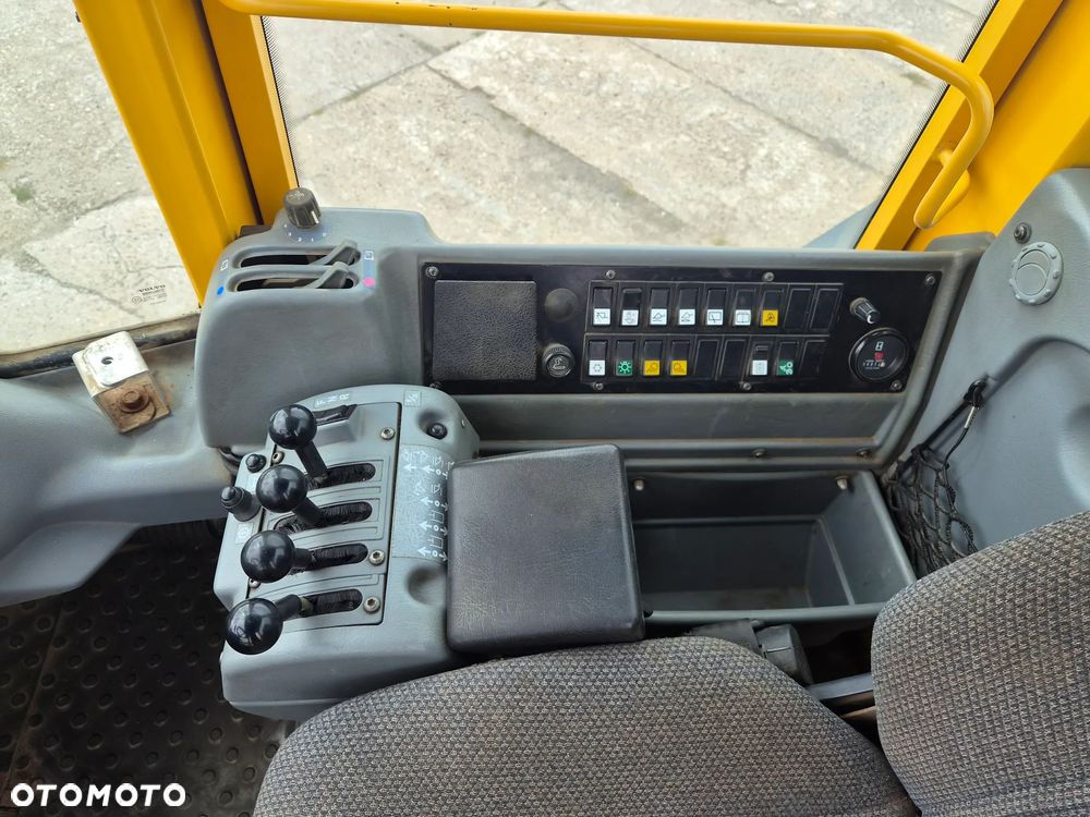 Volvo L 110 E spr z Niemiec tylko 6815 mtg !!! - 23