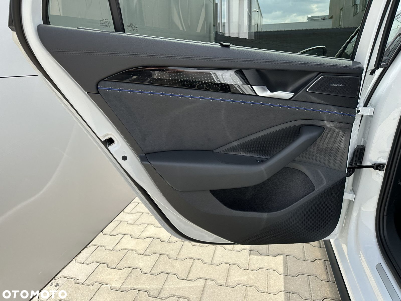 Volkswagen Passat - 16