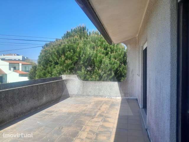 Moradia T4 com excelentes áreas e espaço exterior em Santa Joana - Grande imagem: 2/22