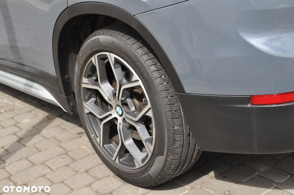 BMW X1 xDrive25i GPF Sport Line sport - 13