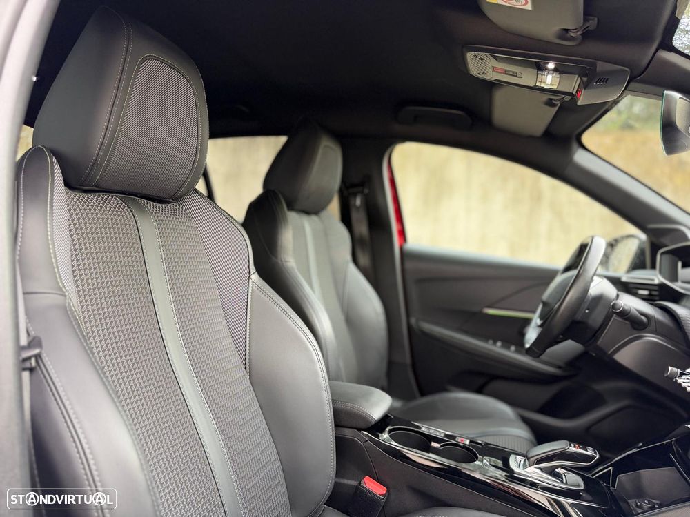 Peugeot e-208 GT - 37