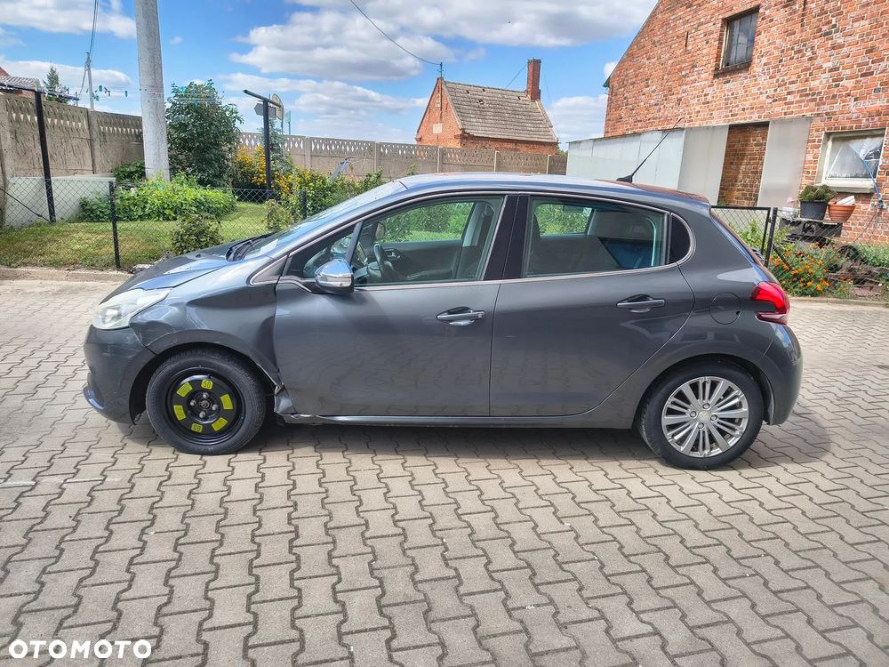 Peugeot 208 - 11