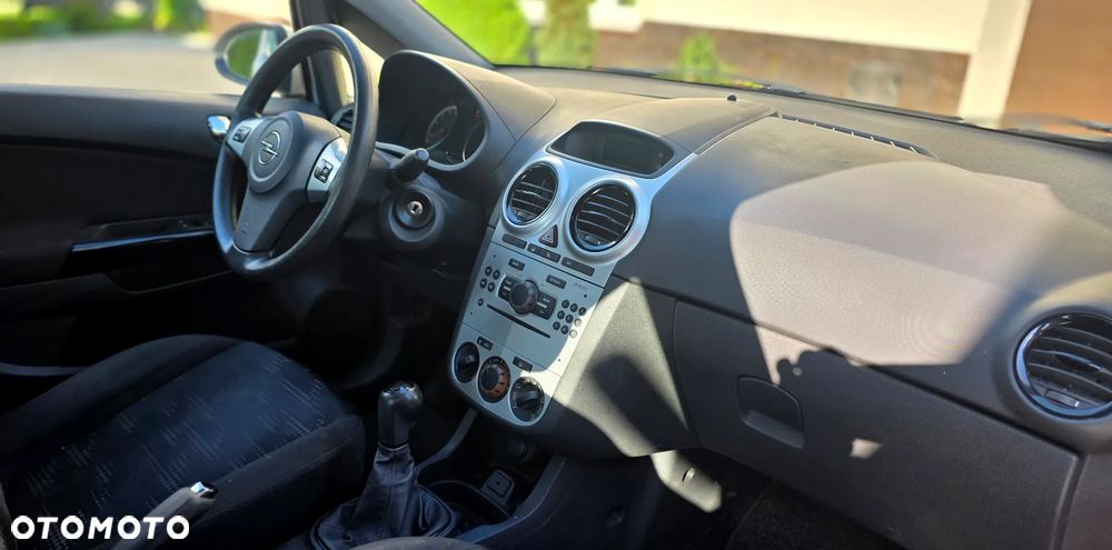 Opel Corsa 1.2 16V Essentia - 11