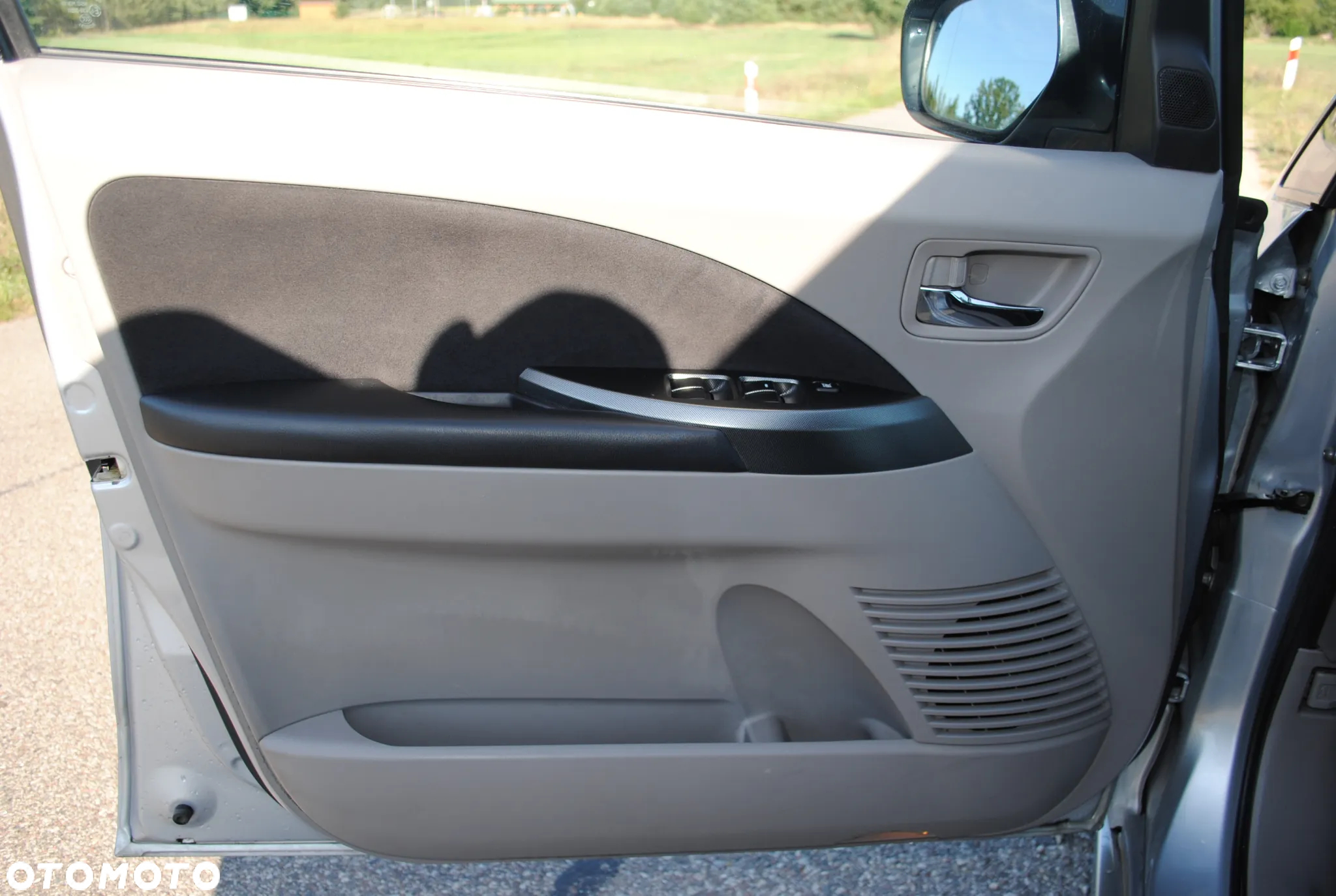 Mitsubishi Grandis 2.0 DID Intense - 30