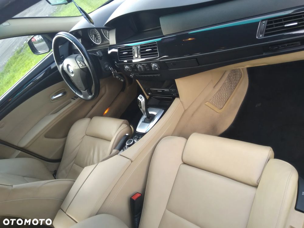 BMW Seria 5 520d Touring Special Edition - 15