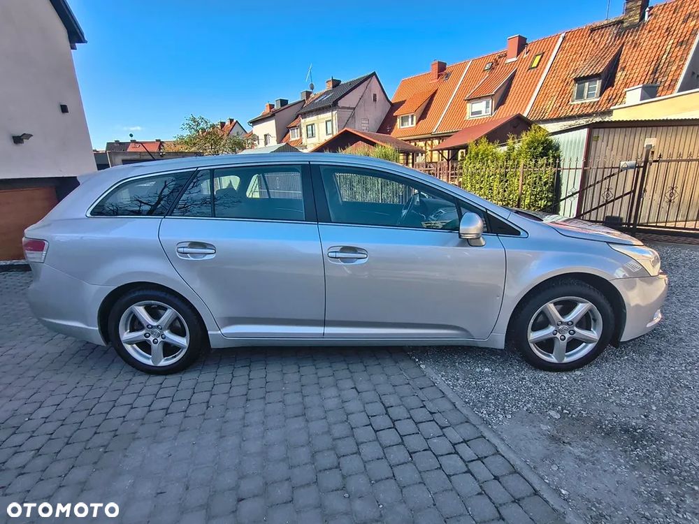 Toyota Avensis Touring Sports 1.8 Executive - 3