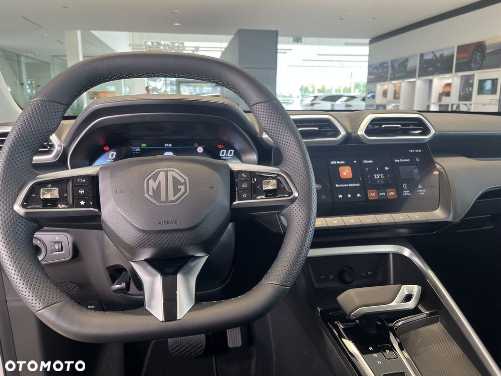 MG ZS Hybrid+ - 15