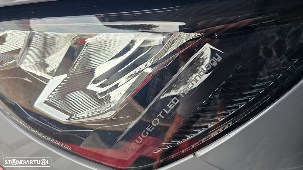 Peugeot 208 1.2 Hybrid Allure e-DCS6 - 9