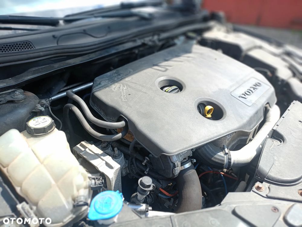 Volvo V40 D2 R-Design - 14