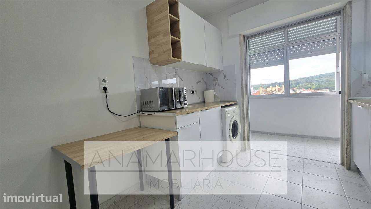 T2 Remodelado com Varanda de 18m² e Vista Monsanto | São Domingos de B - Grande imagem: 5/19