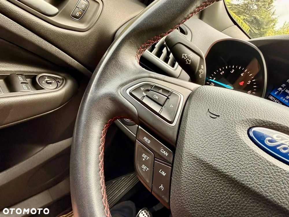 Ford Kuga 1.5 EcoBoost ST-LINE - 17