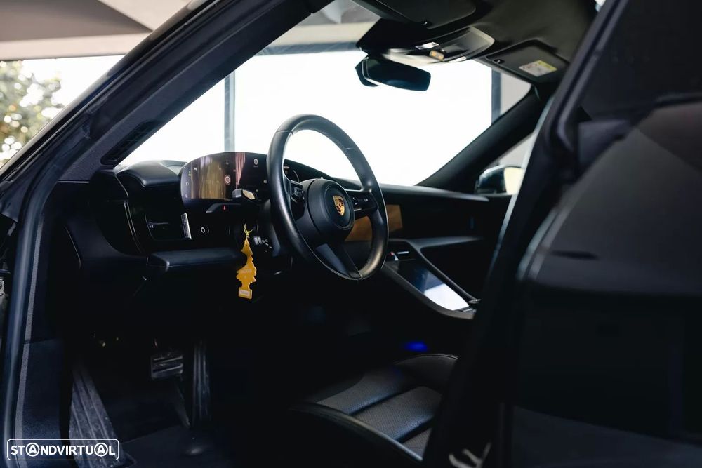 Porsche Taycan Standard - 38