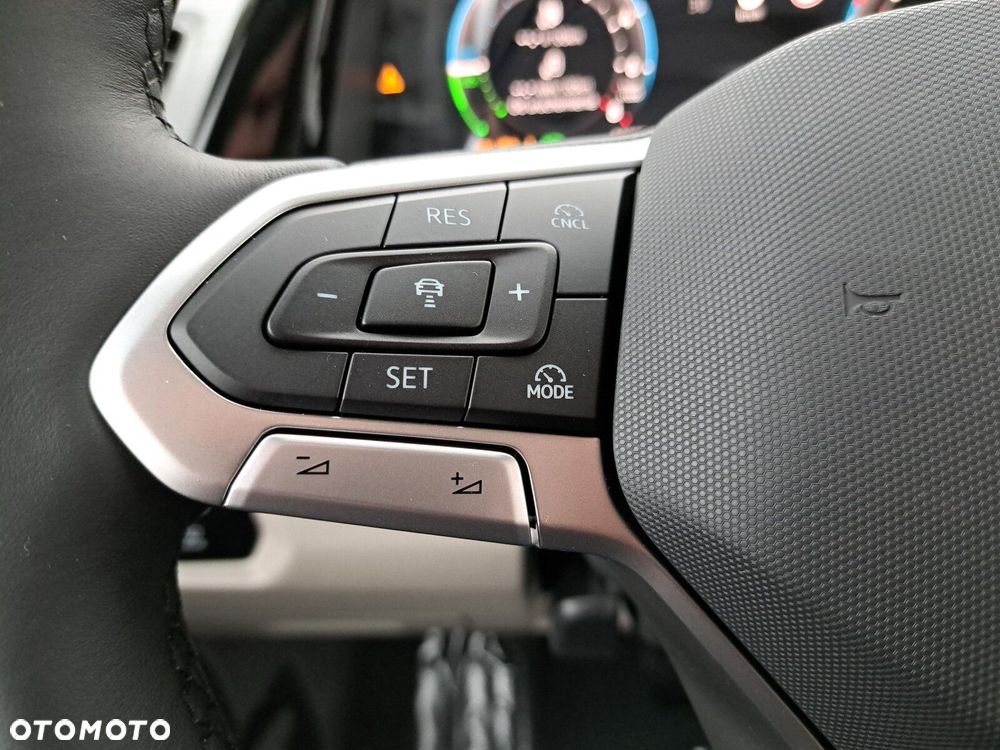 Volkswagen Multivan - 12