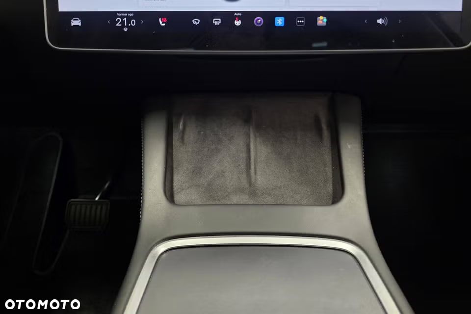 Tesla Model Y Long Range AWD - 14