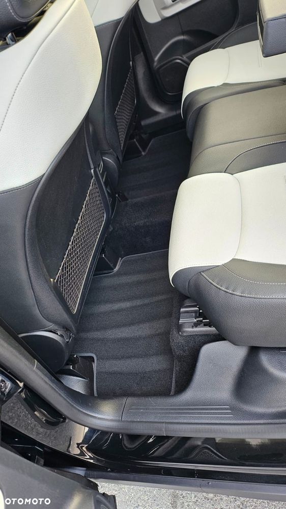 Mercedes-Benz GLB 200 d AMG Line 8G-DCT - 24