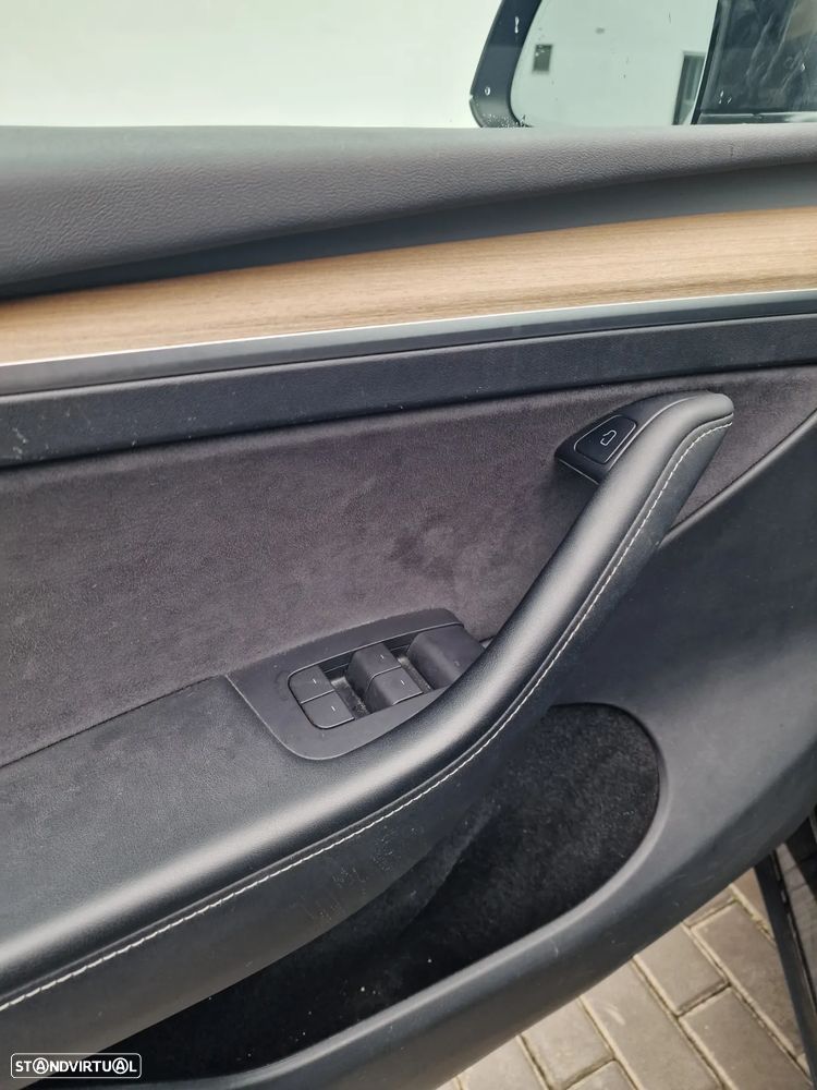 Tesla Model Y Long Range Dual Motor AWD - 14