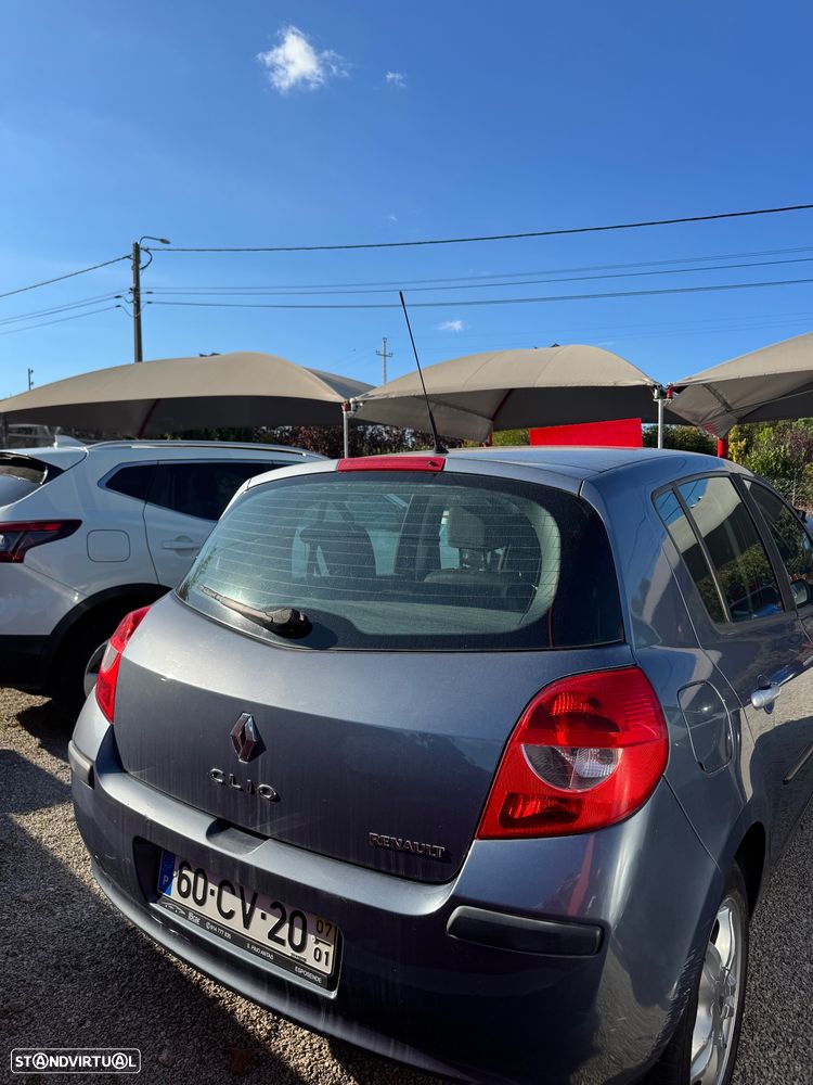 Renault Clio 2007 photo 2