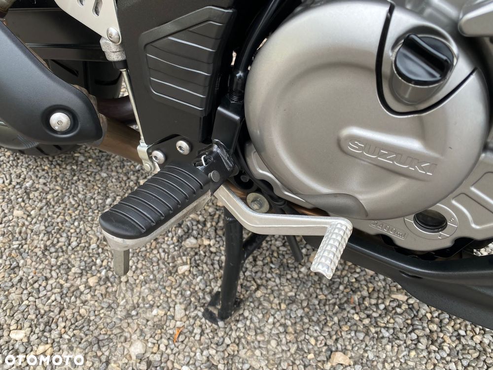 Suzuki V-STROM - 32