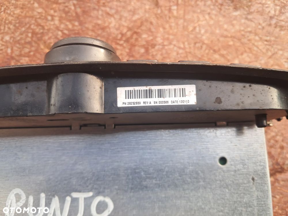 Fiat Grande Punto Radio - 3