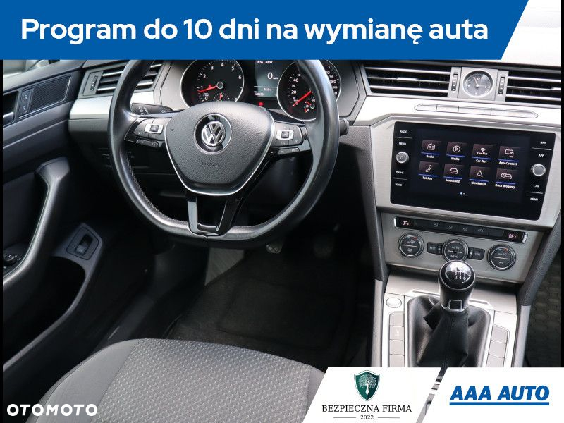 Volkswagen Passat - 8