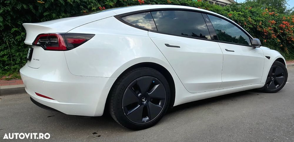 Tesla Model 3 - 3