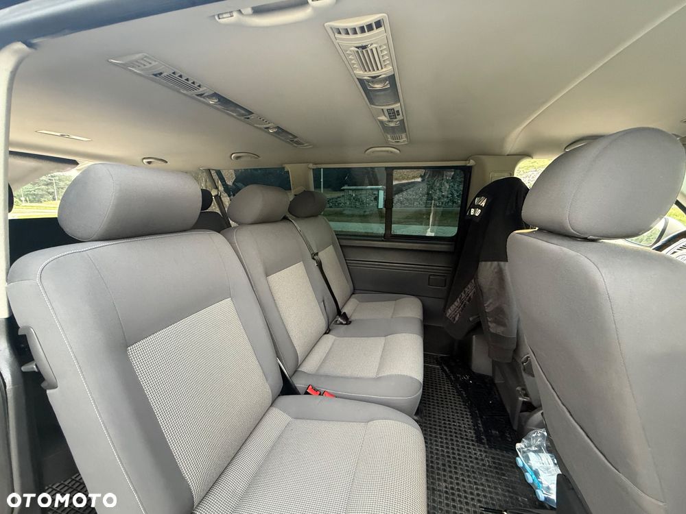 Volkswagen Caravelle - 10