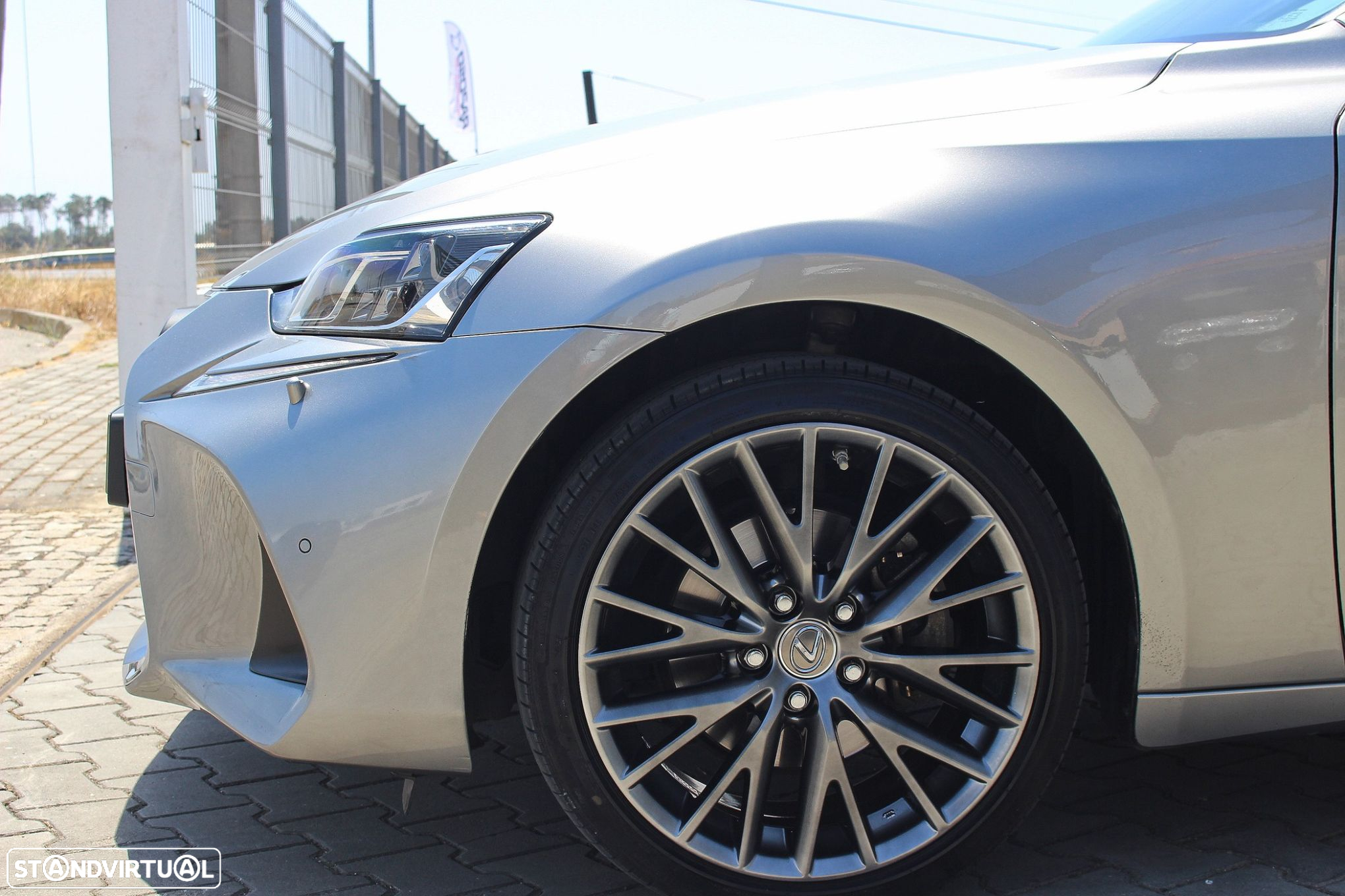 Lexus IS 300H Luxury - 15