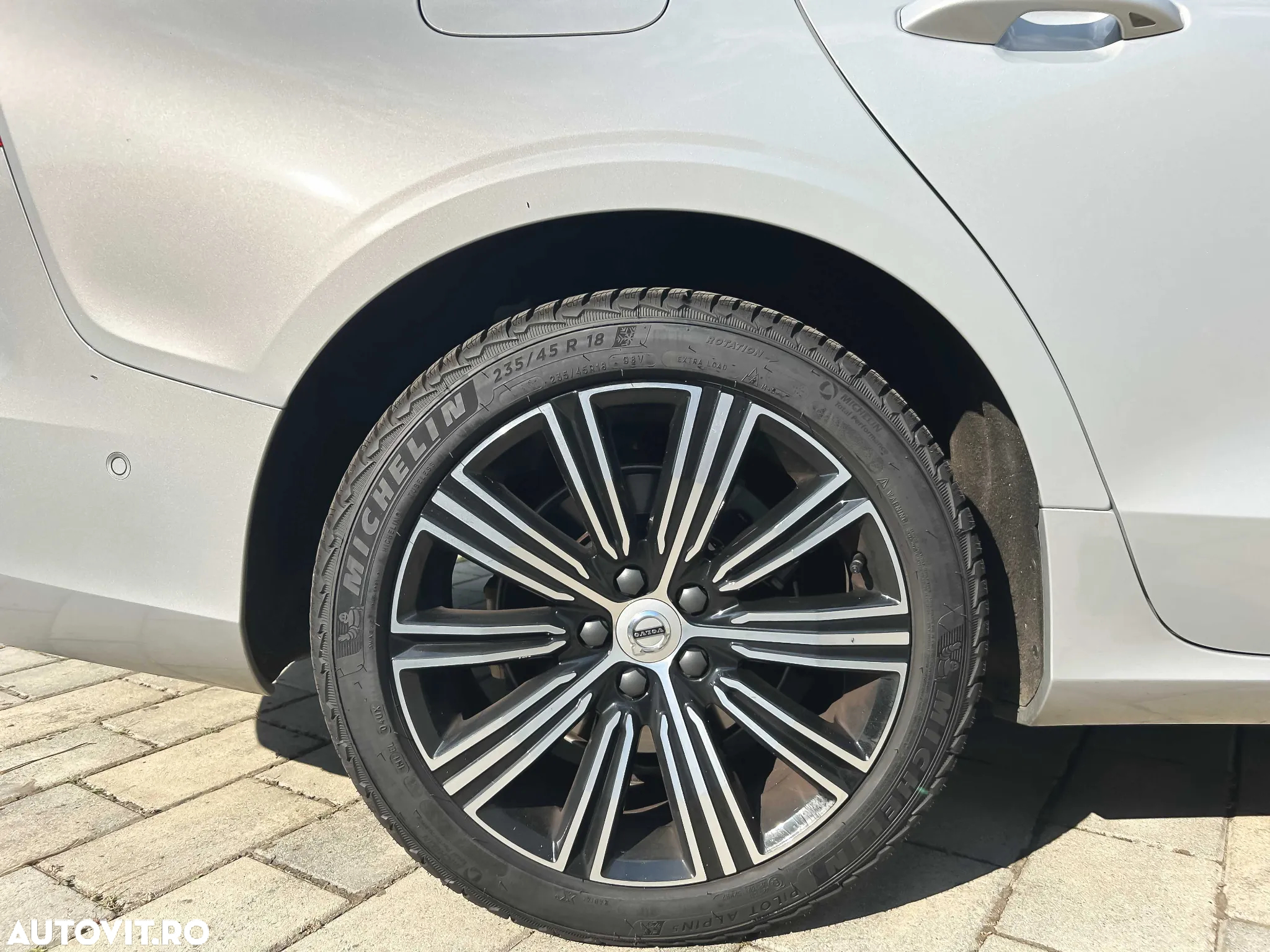 Volvo V60 B4 MHEV AT Plus Dark - 7
