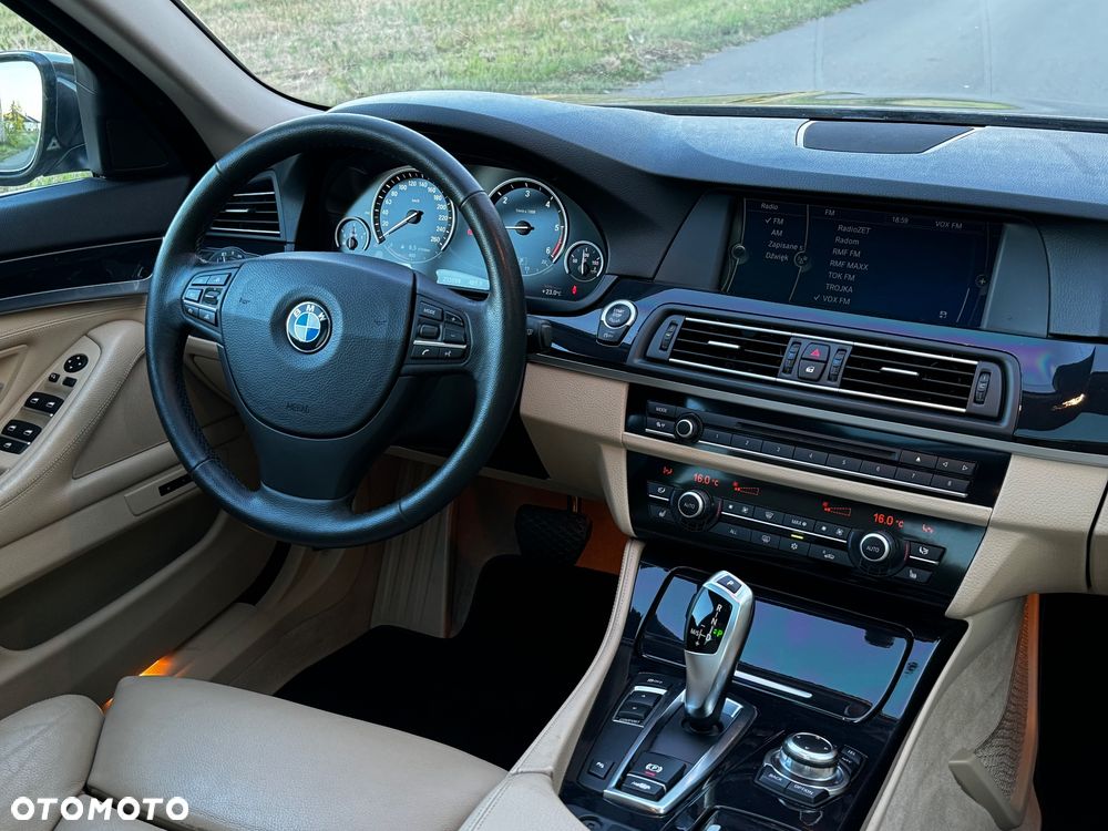 BMW Seria 5 525d Sport-Aut Modern Line - 10