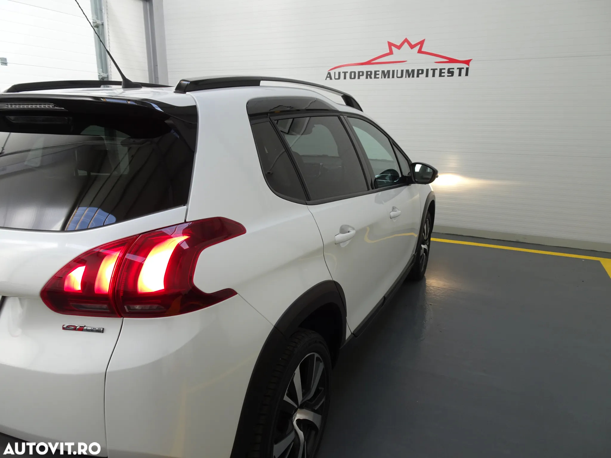 Peugeot 2008 1.2 L PureTech STT GT Line - 14