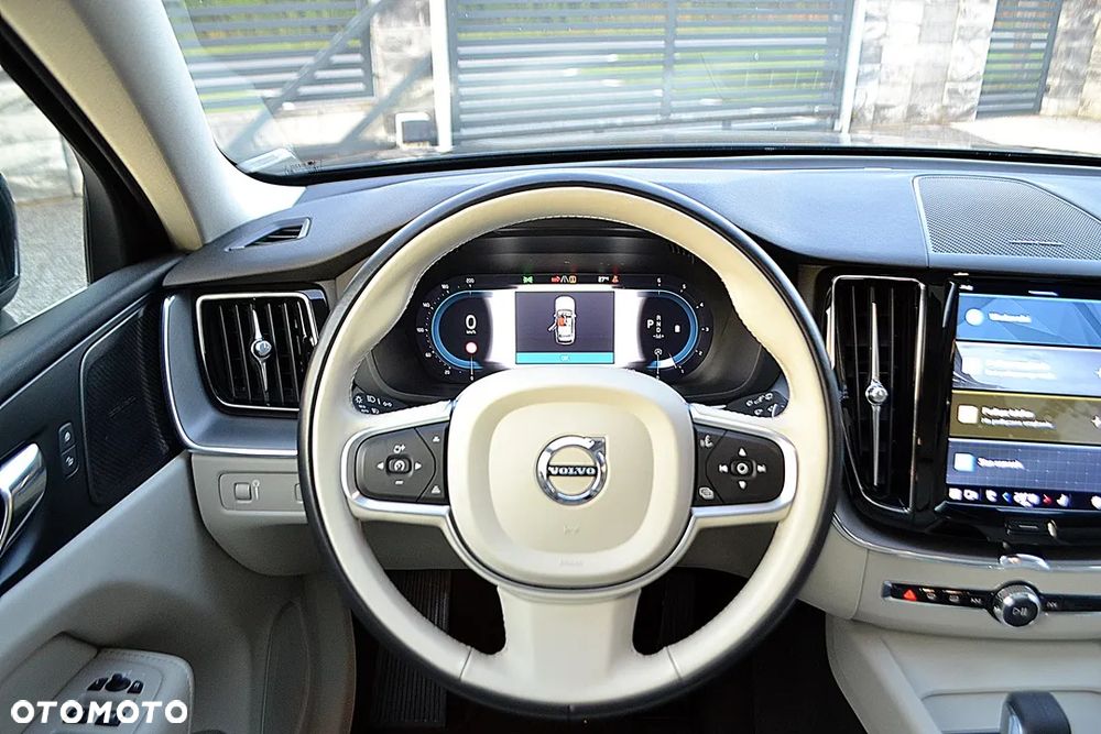 Volvo XC 60 B4 D Momentum - 15