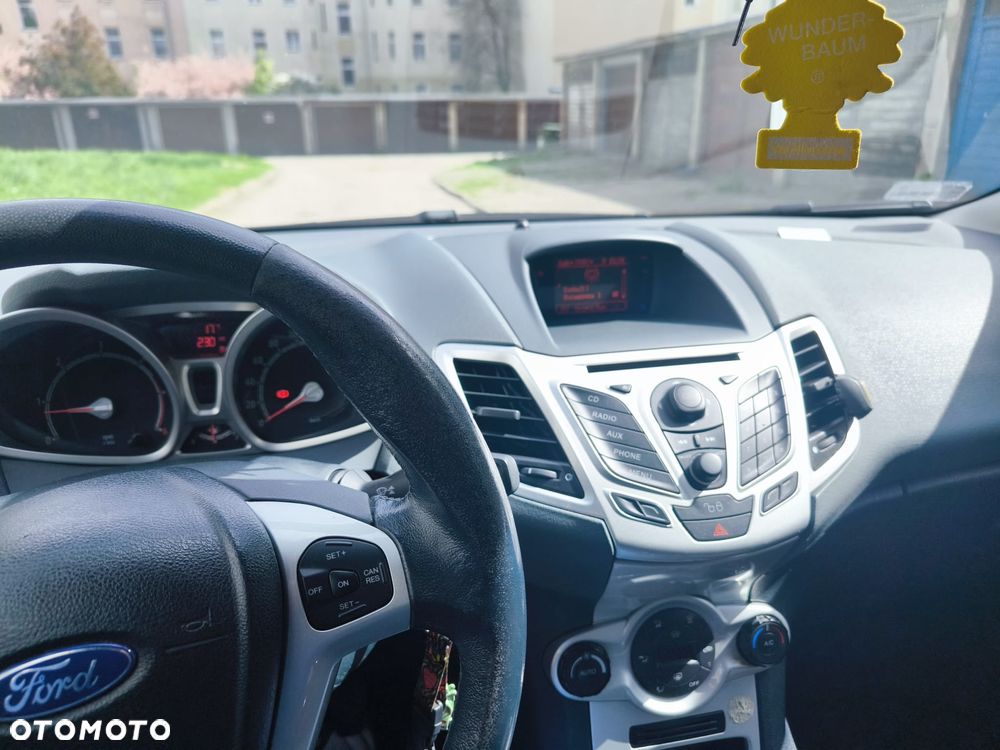Ford Fiesta 1.6 TDCI Connection - 11