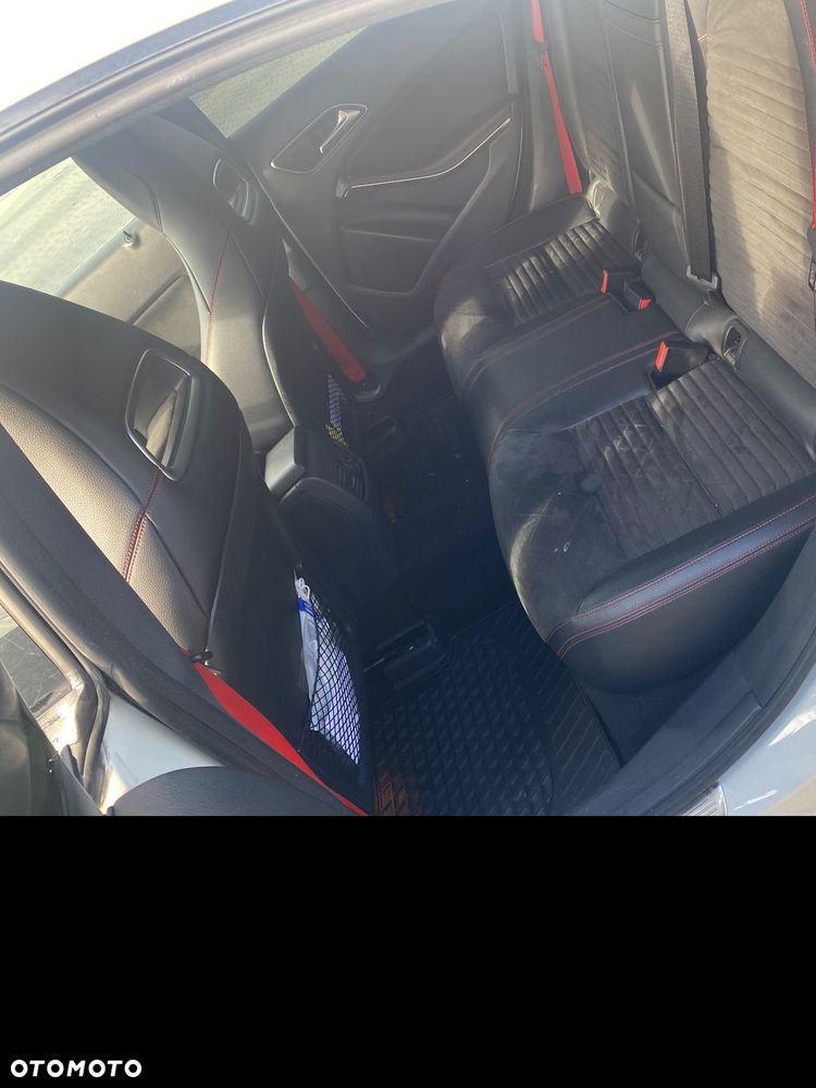 Mercedes-Benz CLA 250 4-Matic Sport - 20