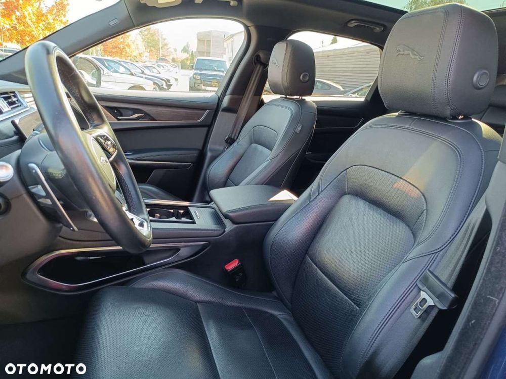 Jaguar F-Pace - 23
