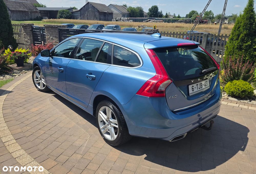 Volvo V60 D6 AWD Plug-in Hybrid Summum - 3