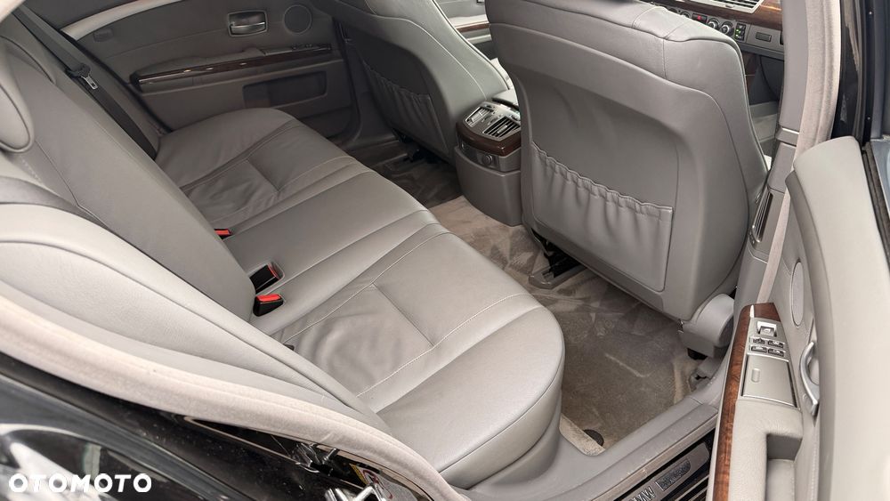 BMW Seria 7 740i - 9