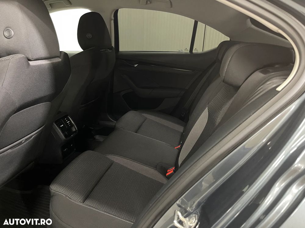 Skoda Octavia 2.0 TDI DSG Ambition - 12