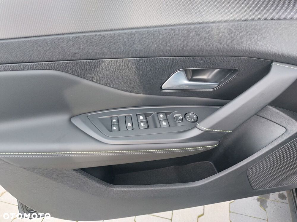 Peugeot 408 - 17