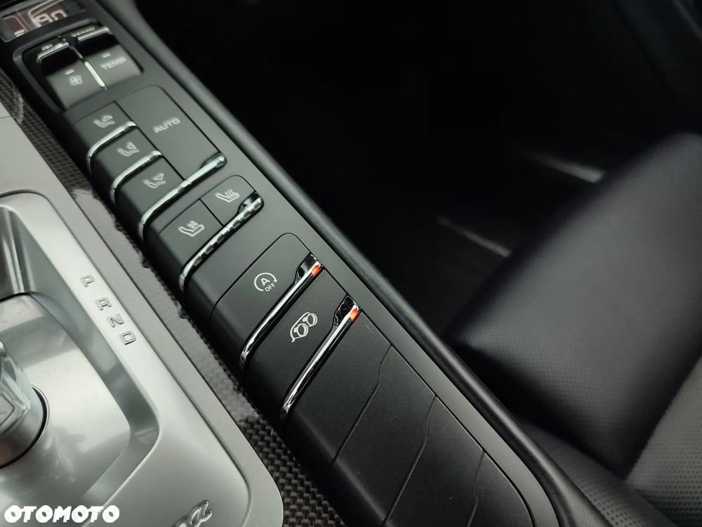 Porsche Panamera 4S - 29