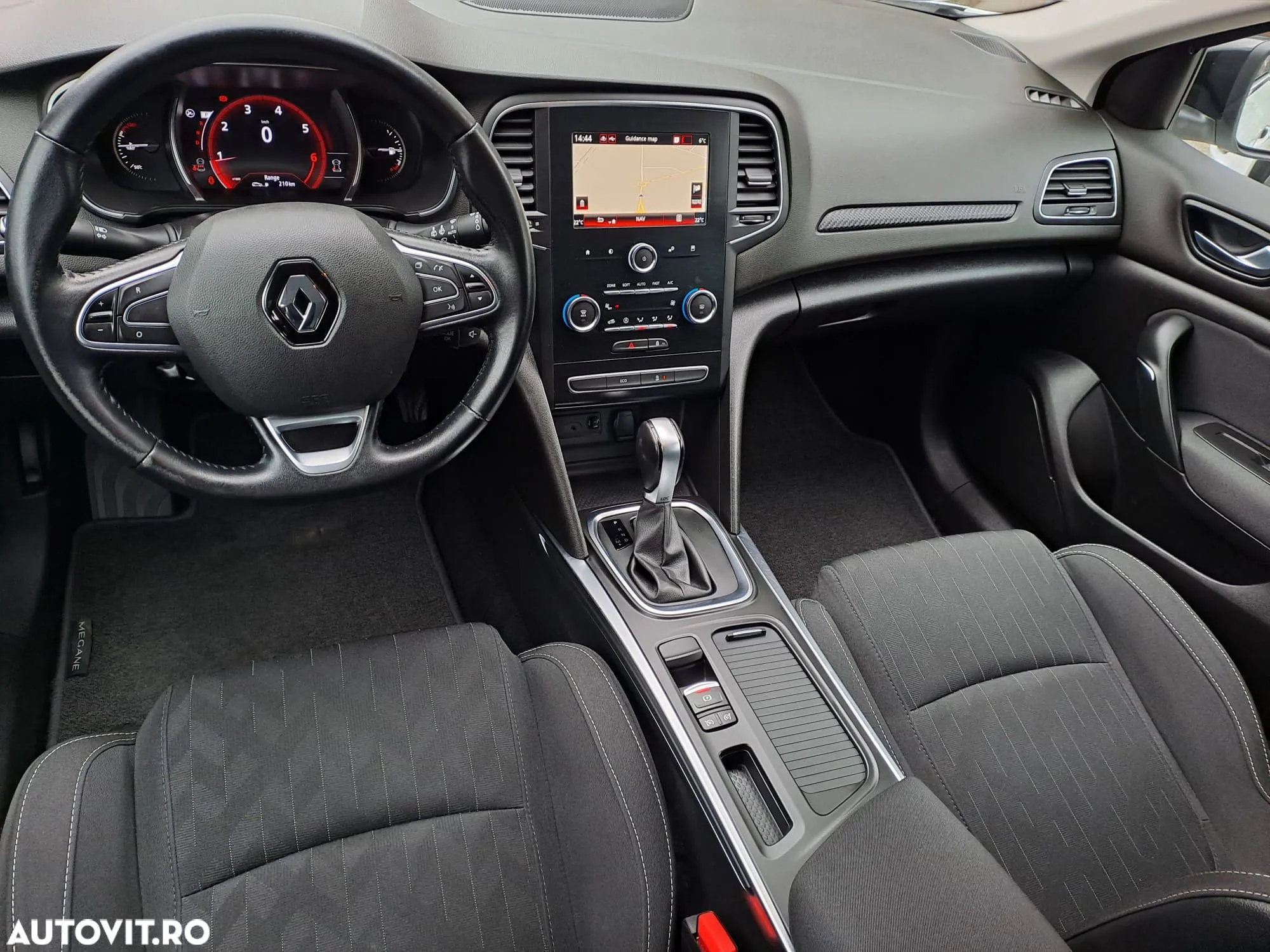 Renault Megane Grandtour ENERGY TCe 140 EDC LIMITED - 12