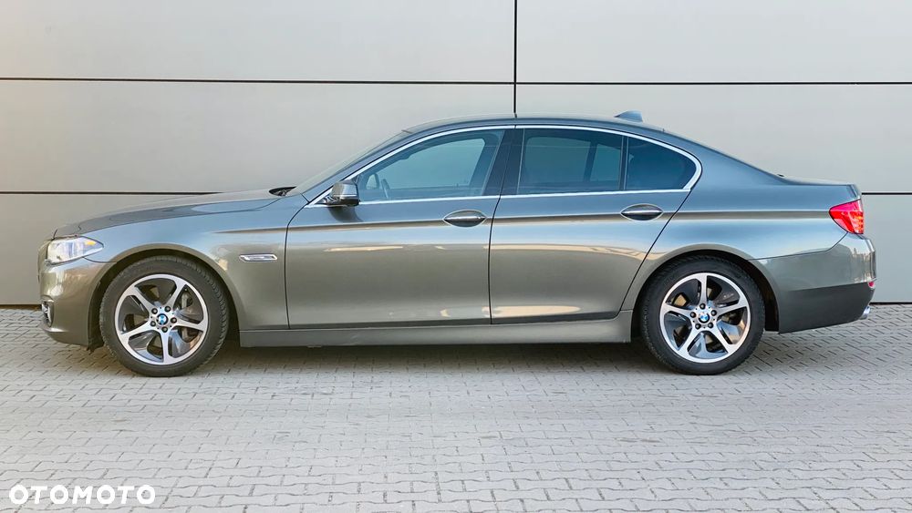 BMW Seria 5 525d xDrive Luxury Line - 2