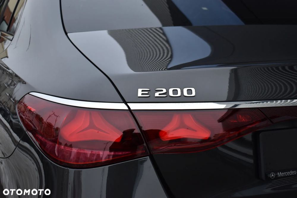Mercedes-Benz Klasa E 200 4-Matic AMG - 8