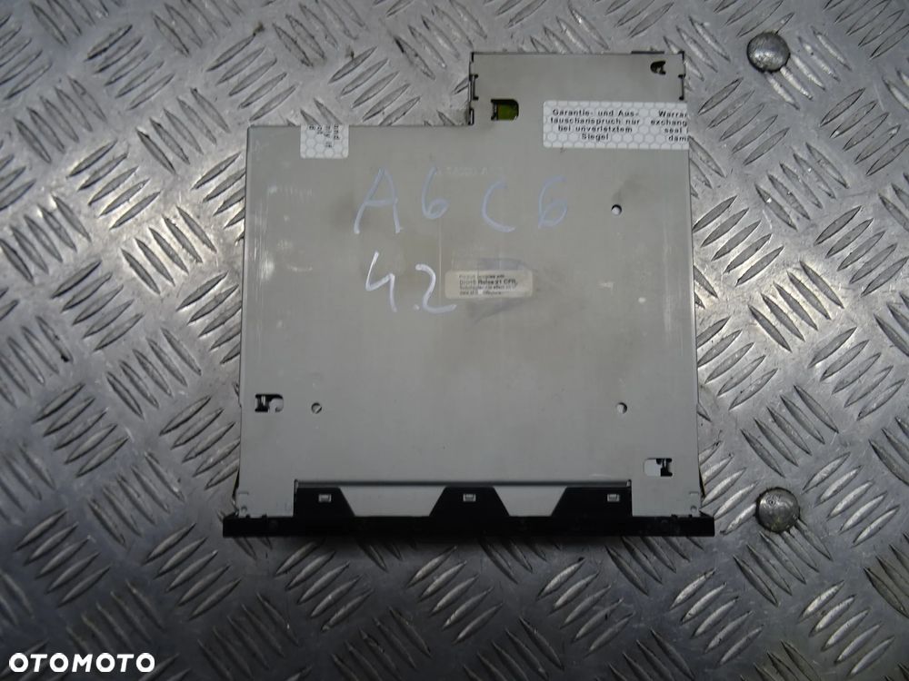 AUDI A6 C6 KOMBI 04-07 4.2 V8 ZMIENIARKA CD 4E0035111A - 3